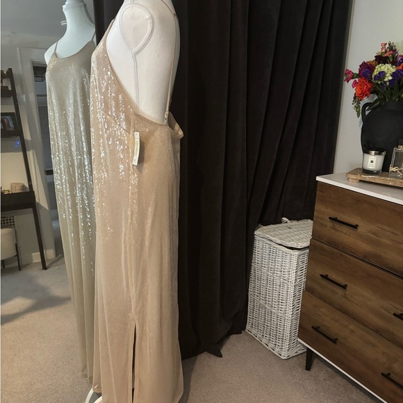 BRAND NEW ! Elegant Sequin Maxi Dress - Picture 2 of 7